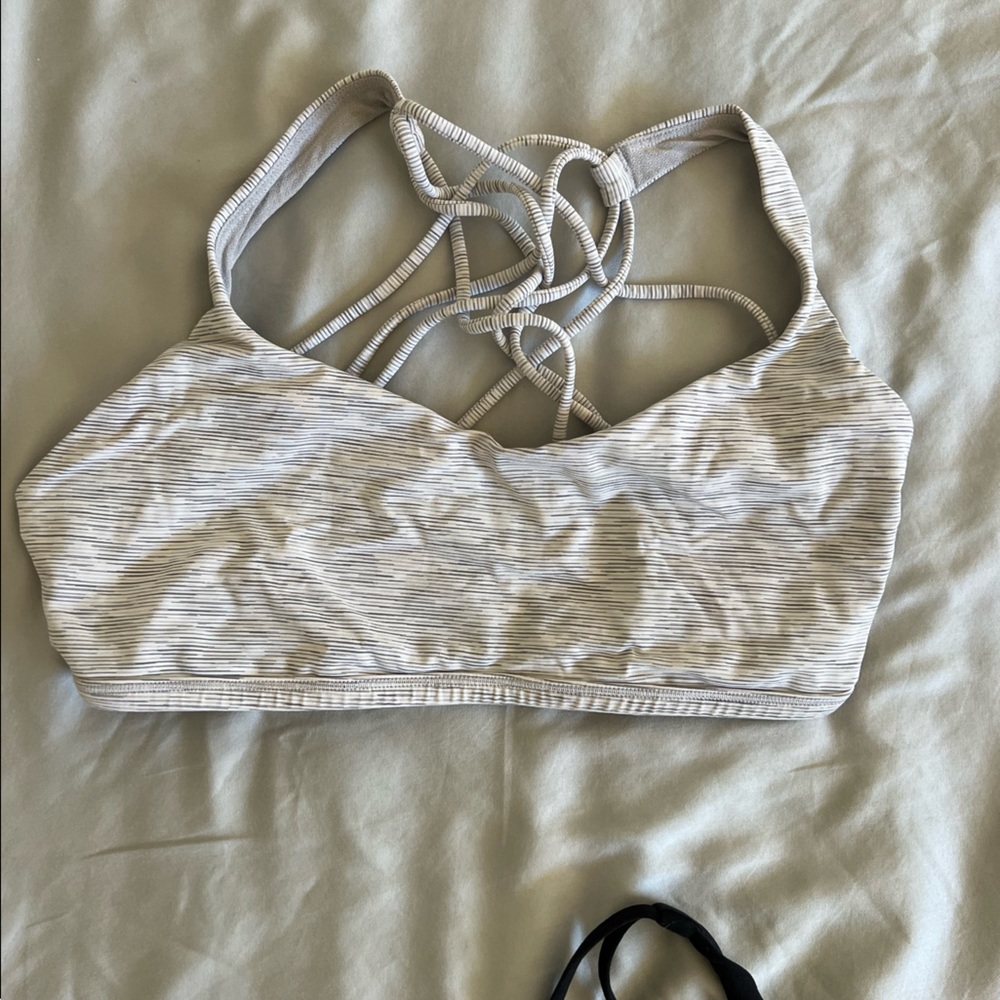 Lululemon Free To Be Bra white stripe Size 8